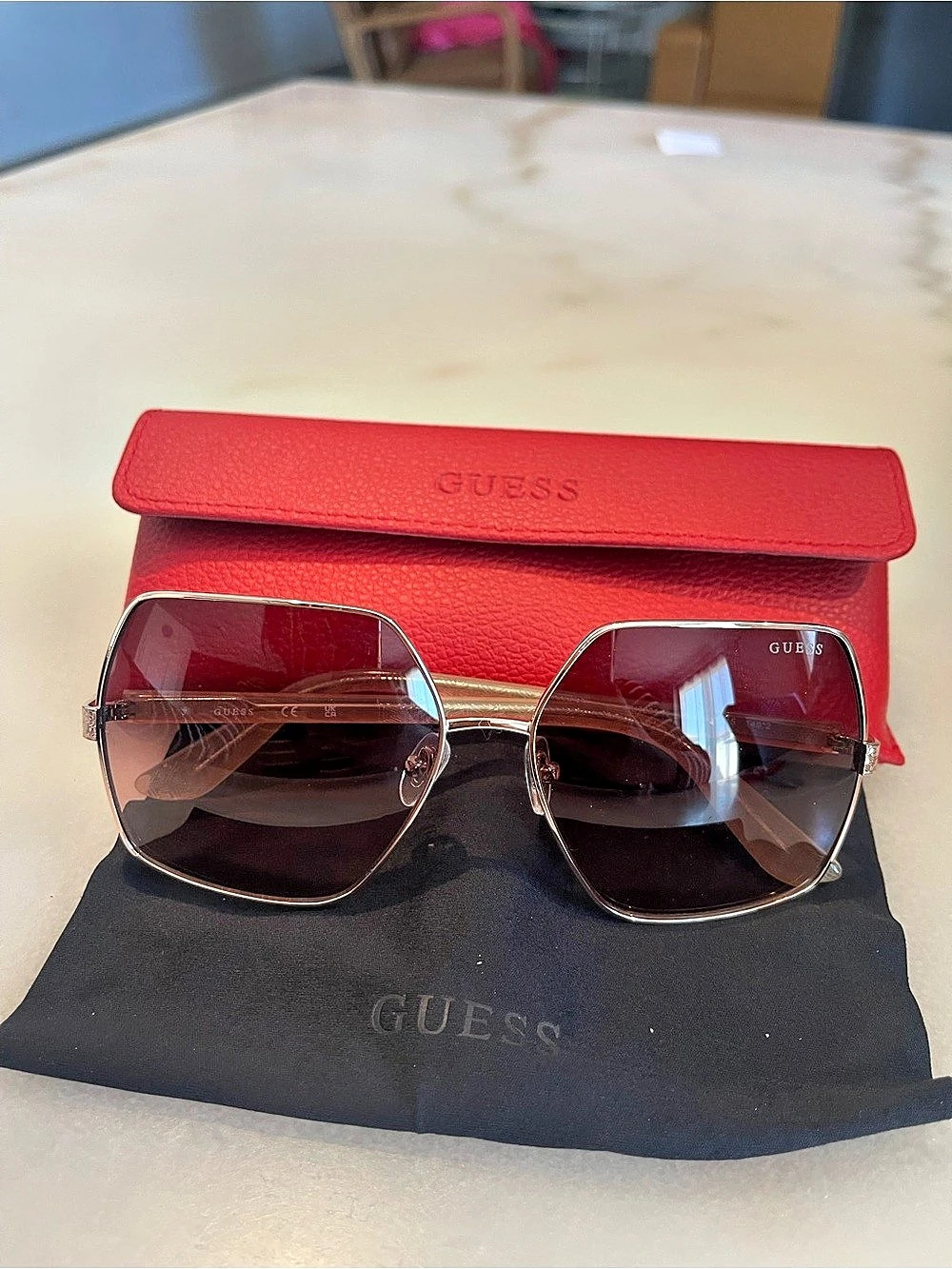 GUESS Square Frame Sunglasses in Brown Like New